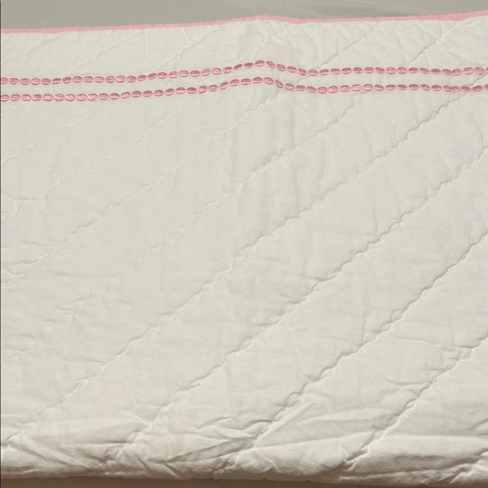 Comforter & 3 piece sheet set. Pottery Barn Kids Toddler Bed size. EUC